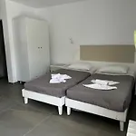 Daire Ene's Mykonos Klouvas