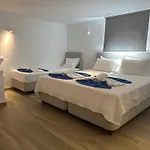 Ene's Mykonos Daire Klouvas