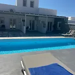 Ene's Mykonos Daire Klouvas